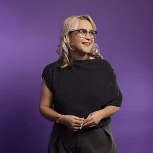  Robyn Lee