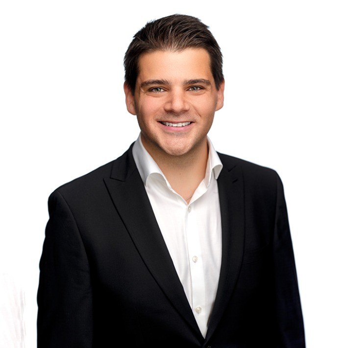  Elliot Michaelson Taylor