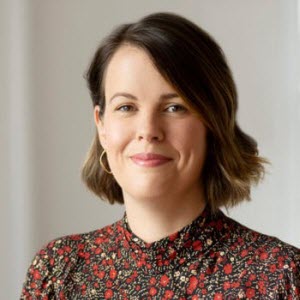  Caroline Mair